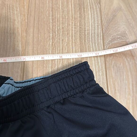 Under armor boys black athletic gym shorts size youth medium - Picture 4 of 7